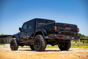 Jeep Gladiator Suspension Lift Kit - Rough Country - 2.5 Inch Leveling Kits | V2 - '24-'25